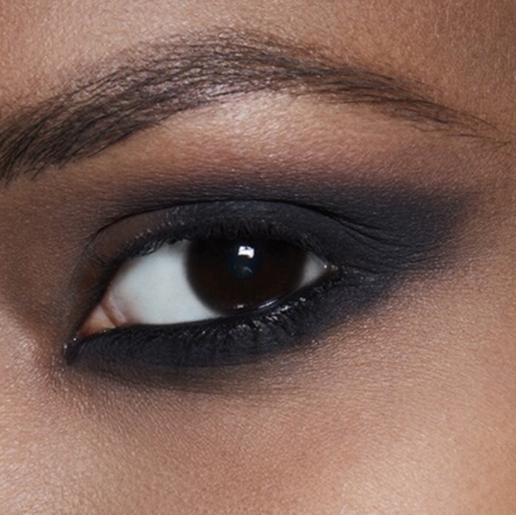 MAC Matte Eyeshadow CARBON - Picture 4 of 5